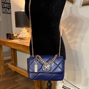 NWT Badgely Mischka Royal Blue Vegan Leather Quilted Chain Shoulder/Crossbody